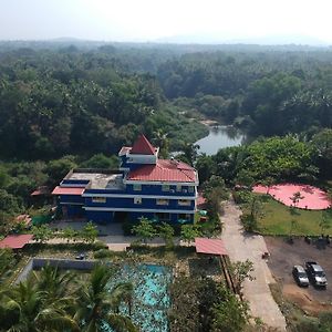 Chrisander'S Resort